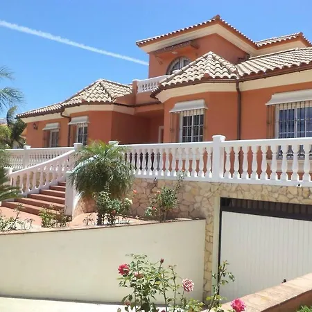 Maravillosa Con Piscina, Barbacoa Y Zona De Juegos
