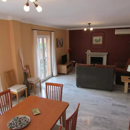 Villa Maravillosa Con Piscina, Barbacoa Y Zona De Juegos Málaga